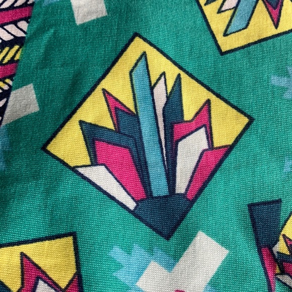 $6 / $8 / $10 SALE!
S LuLaRoe Classic T - Picture 4 of 8